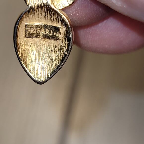 Vtg Trafari Elegant Gold Tone Post Dangle Earrings Leaf Sparkly Stone - Picture 4 of 4